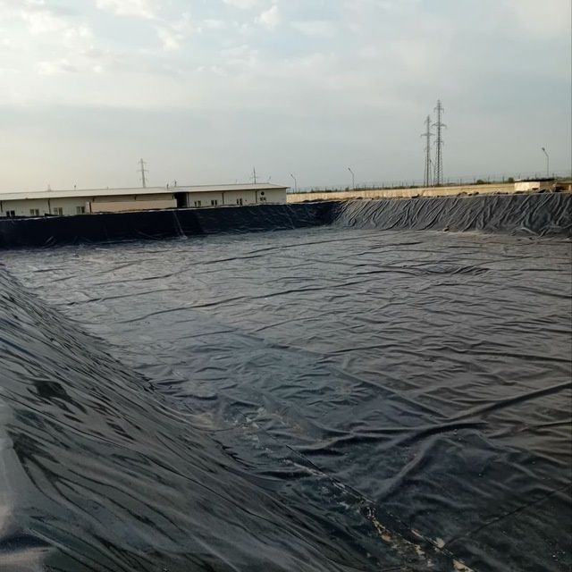 Том қисимларни ПВХ ва Геоменбрана билан ёпиш.    Polivinilxlorid