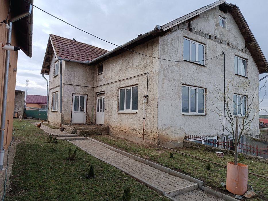 Casă demisol+2 nivele-curte 8 ari