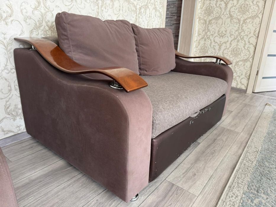 Продам уголок два дивана 2+3
