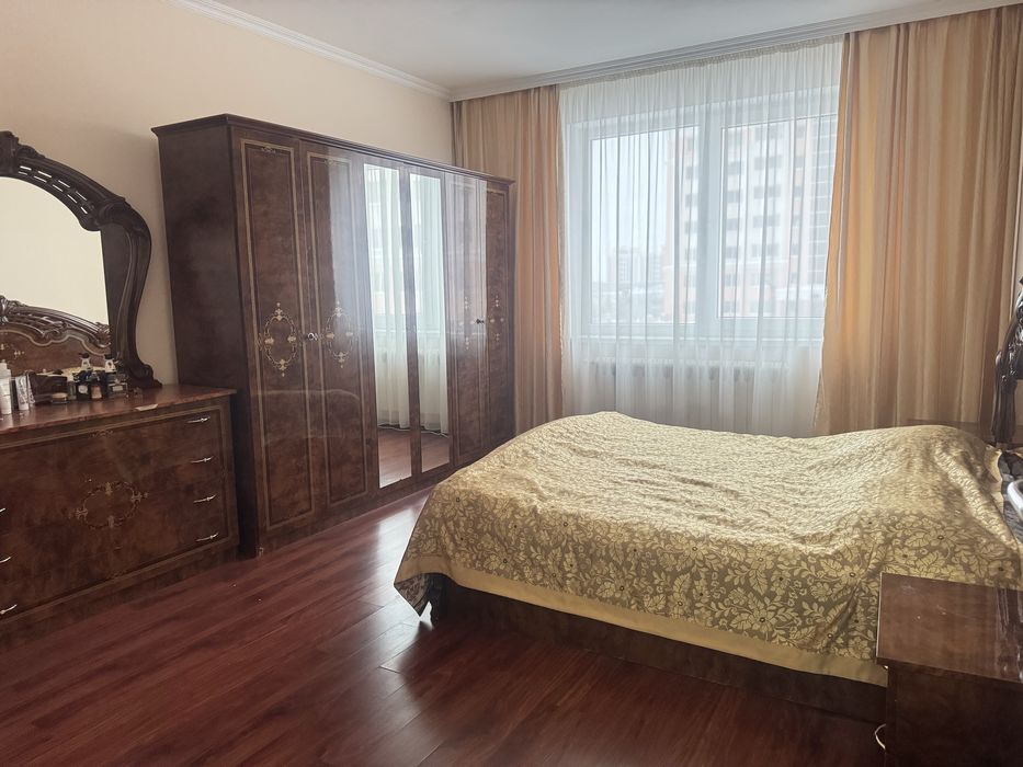 Продам спальный гарнитур