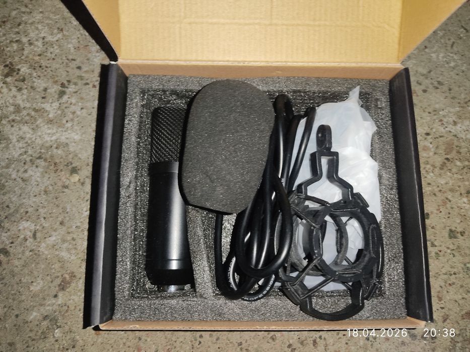 Продаю настольный микрофон RFM-160 Black