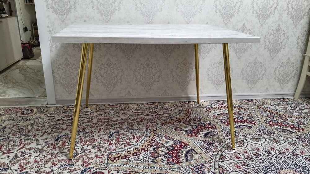 Продам срочно стол