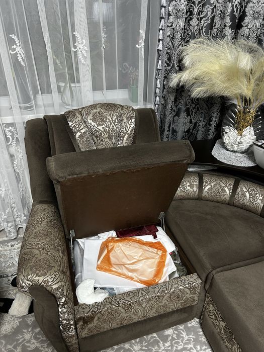 Диван с креслом