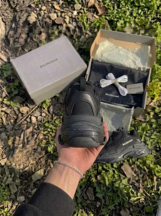 Balenciaga Triple S Negru