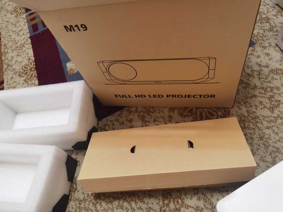 Проектор M19 с честными 1920х1080. Торга нет.