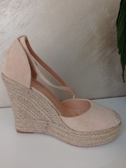 Обувки на платформа