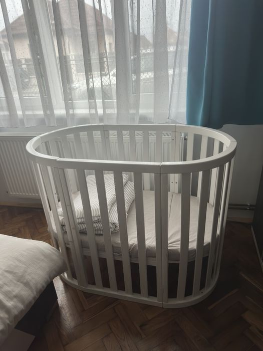 SE VINDE  Patut bebelusi , oval