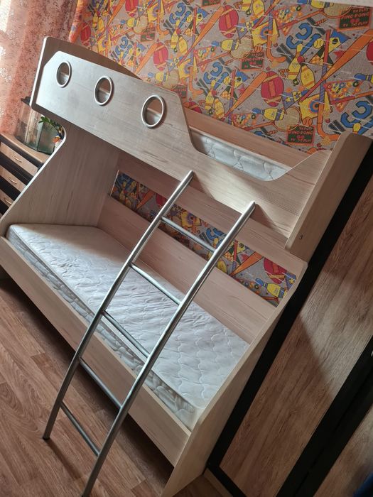 Продам 2-х ярусную кровать