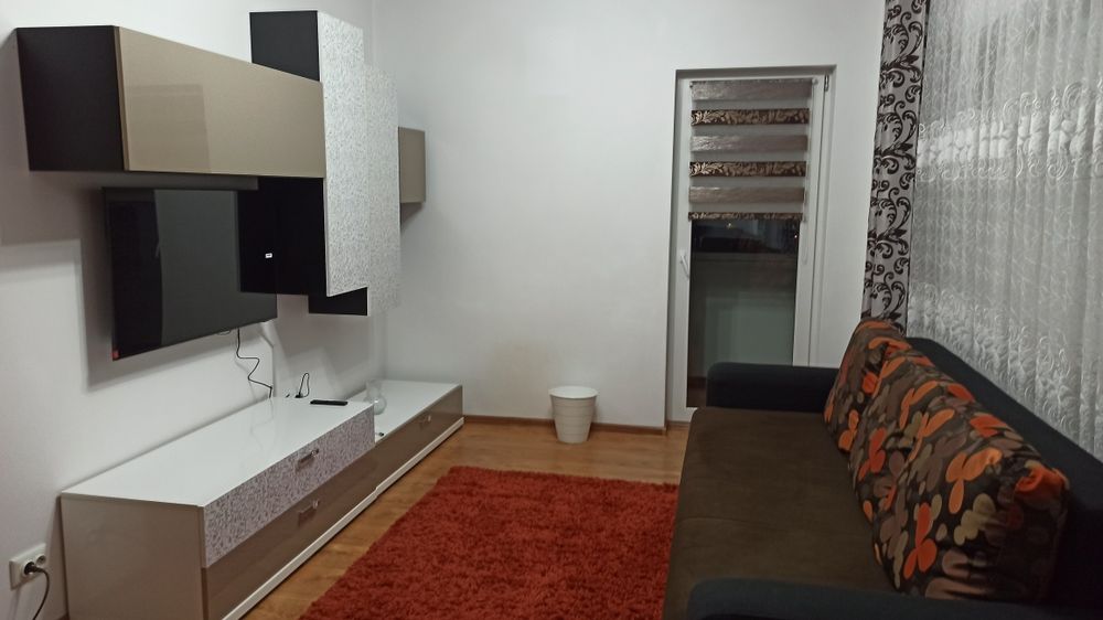 Ofer spre închiriere apartament 2 camere, Unirii Sud, 5 min de centru, loc de parcare,