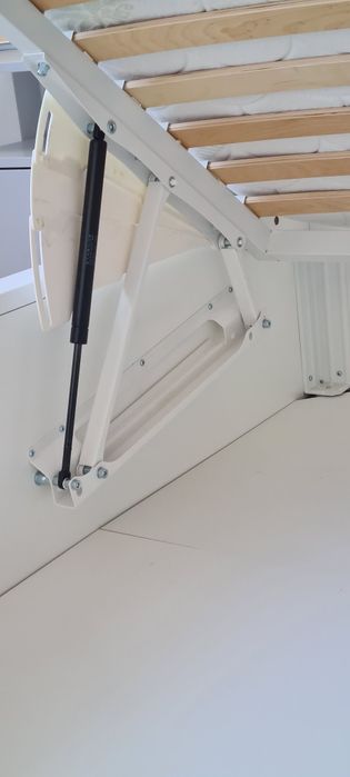 Продаю кровать 160×200, матрас в подарок