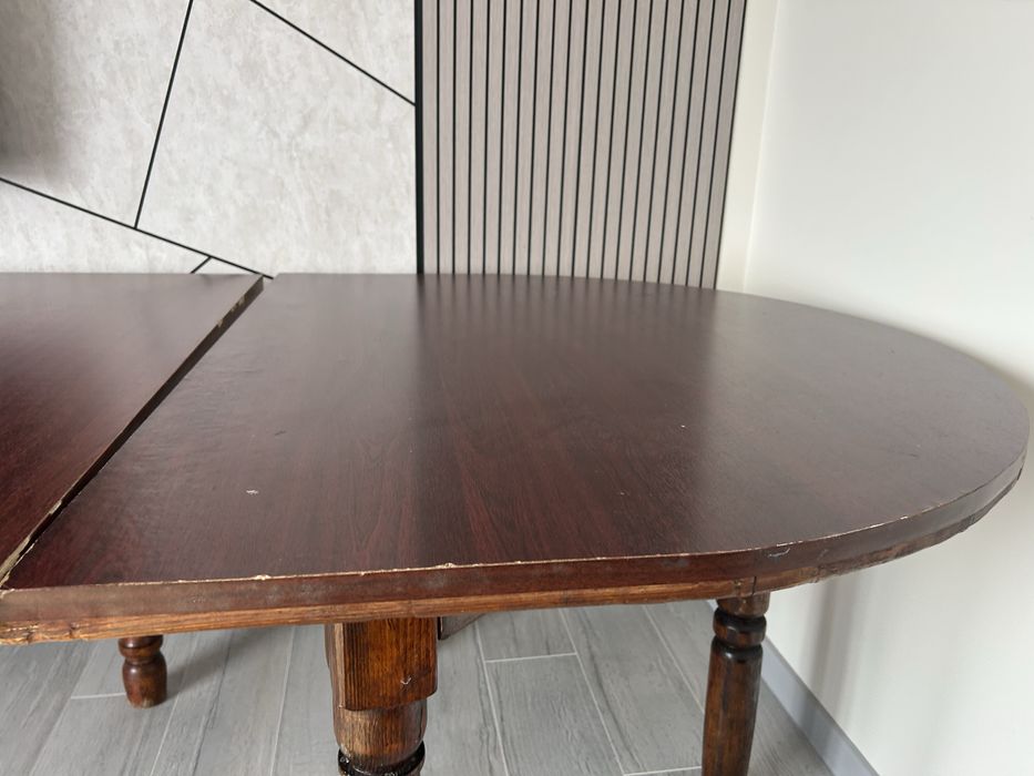 Продается стол для гостиной