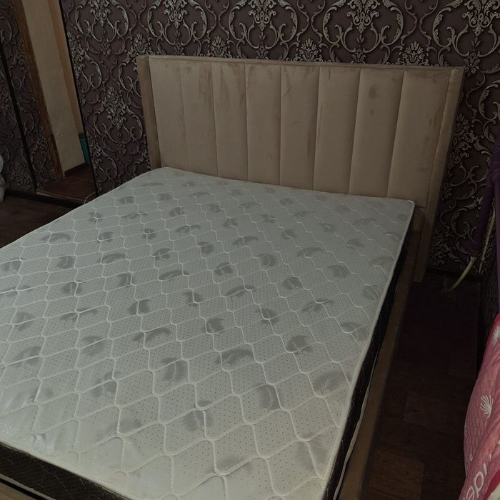 продам стол и кровать срочно!