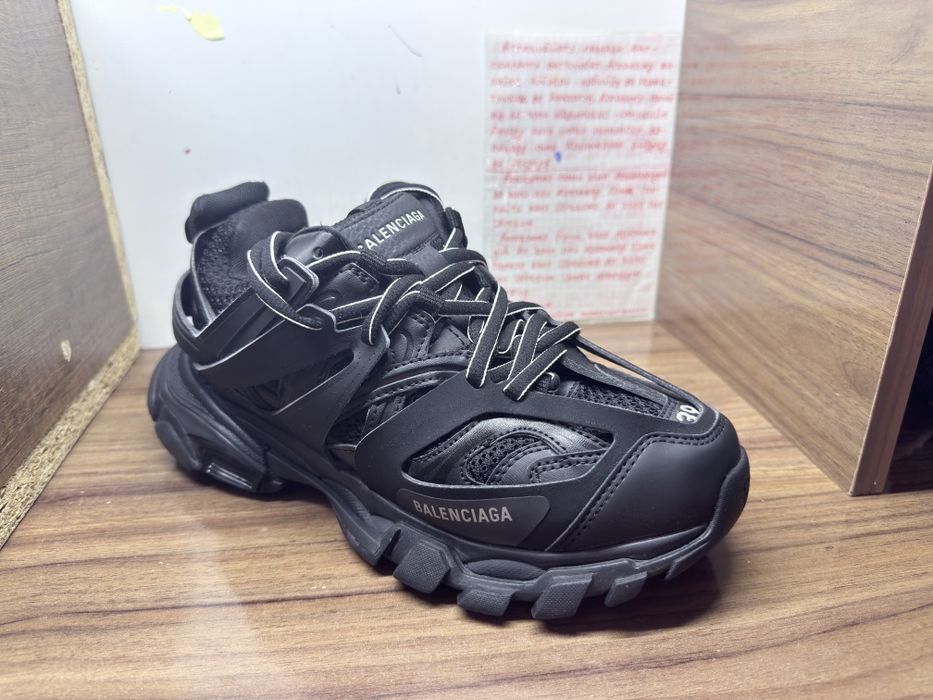 Balenciaga track 39