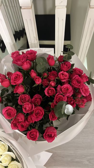 Букеты розы в корзинке  и без