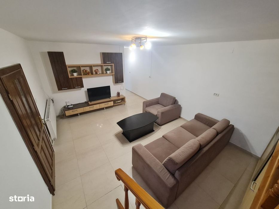 Inchiriez Casa moderna cu 4 camere în zona Centrala, parcare in curte.