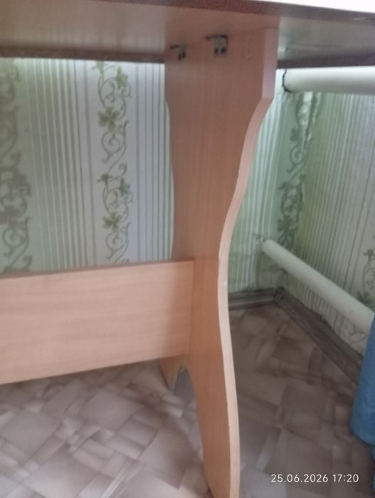 Кухонный стол большой