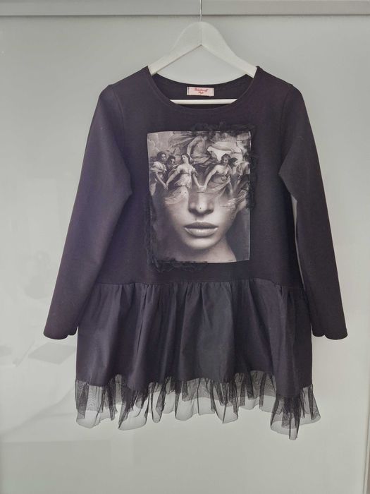 Tunica cu tablou renascentist pe piept