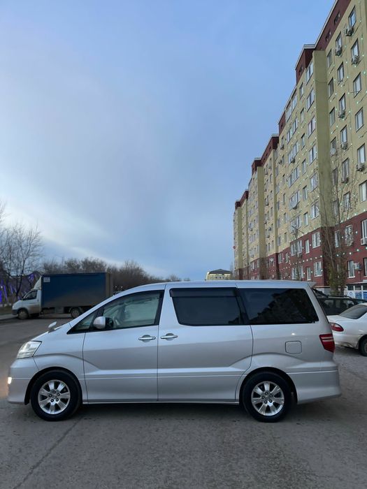 Автомашина Тойота Алфард