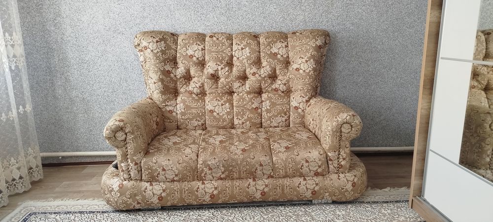 Диван в хорошем состоянии