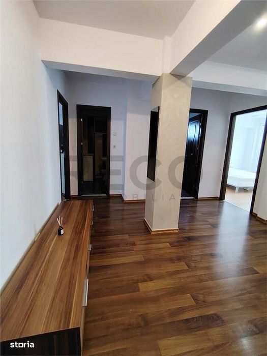 RECO Apartament renovat cu camere Decomandat cu lift