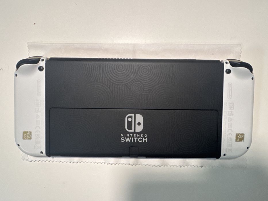 Nintendo Switch OLED Zelda Edition + Pro Controller