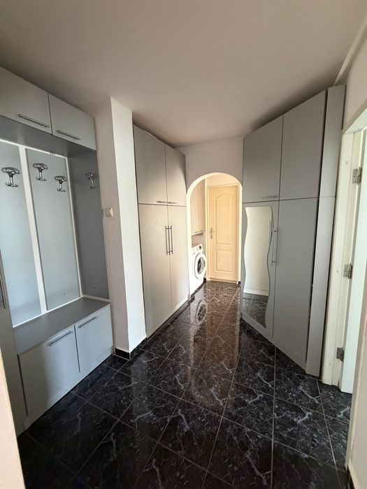 Inchiriez apartament Micalaca
