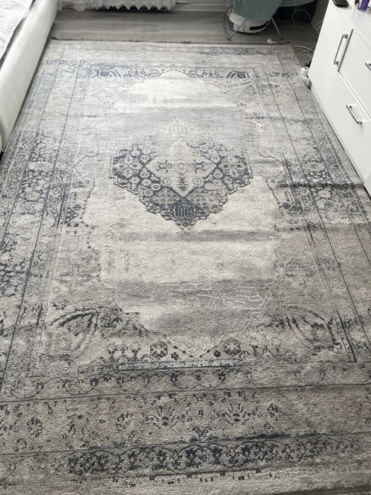 Продам ковер светлый