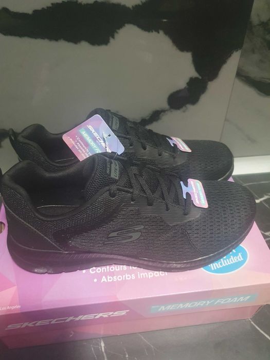 Adidaşi skechers marime 40 noi