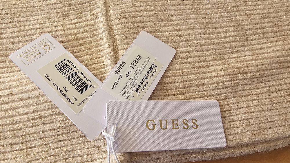 Шал и ръкавици Guess (оригинални)