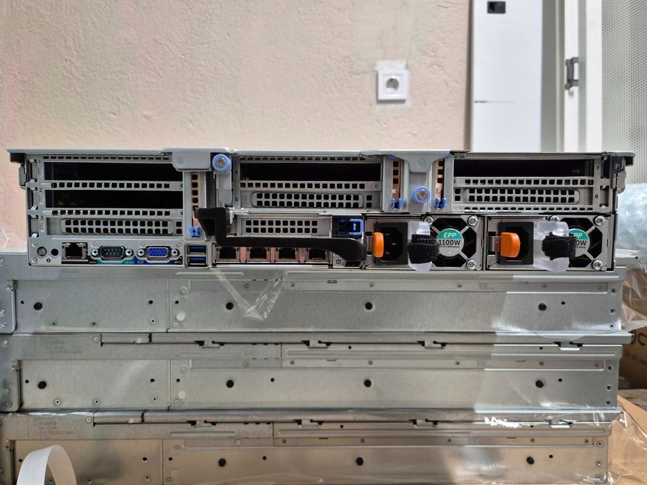 Dell R740xd сървър 24x 2.5" SFF, 2x Gold 6140, 0Gb RAM, релси, бленда