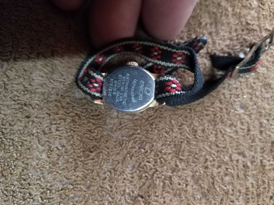 Продавам часовници