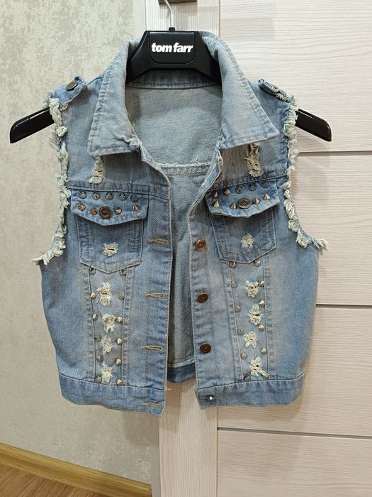 Джинсовая жилетка на девочку