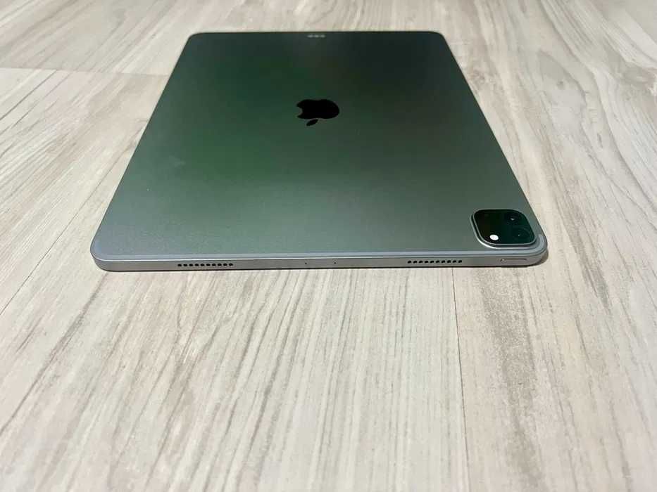iPad Pro 12,9 Gen 6 128gb WI-FI pentru piese