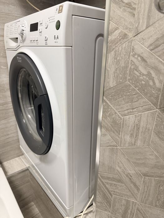 Продам стиральнуж машинку Hotpoint Ariston