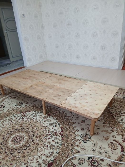 Тез арада шай столдар мен қонақ бөлмеге арналған столдар сатылады