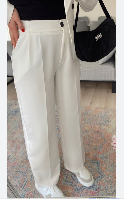 Костюм + брюки. 42 размер. Использовалось 1 раз