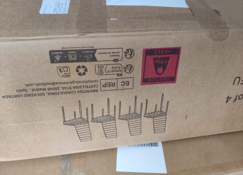 Set 4 scaune imitație piele culoarea alb noi in cutie