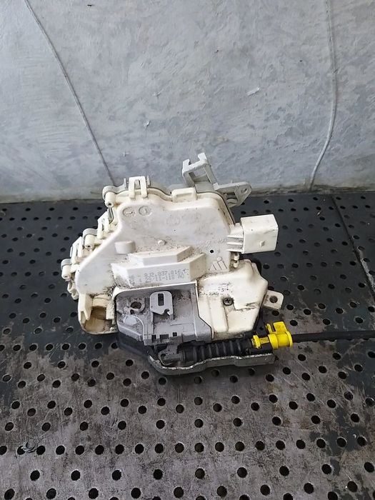 Broasca usa dreapta fata audi a4 b8 8k 8j2837016c