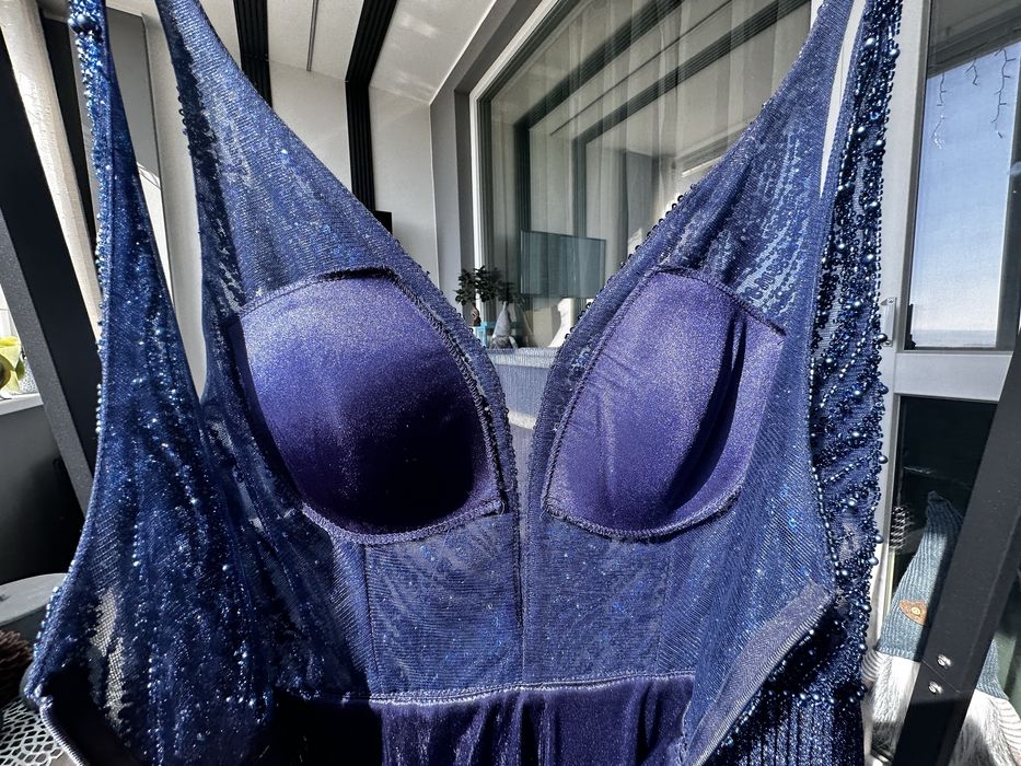 Официална рокля Swing