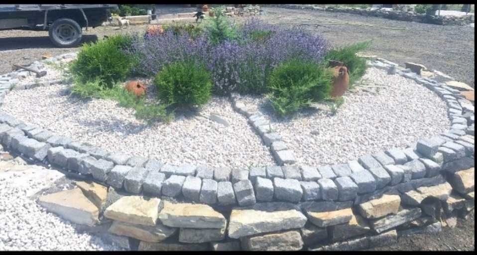 Снежно бял камък(чакълен)за декорация на градинки дворни площи