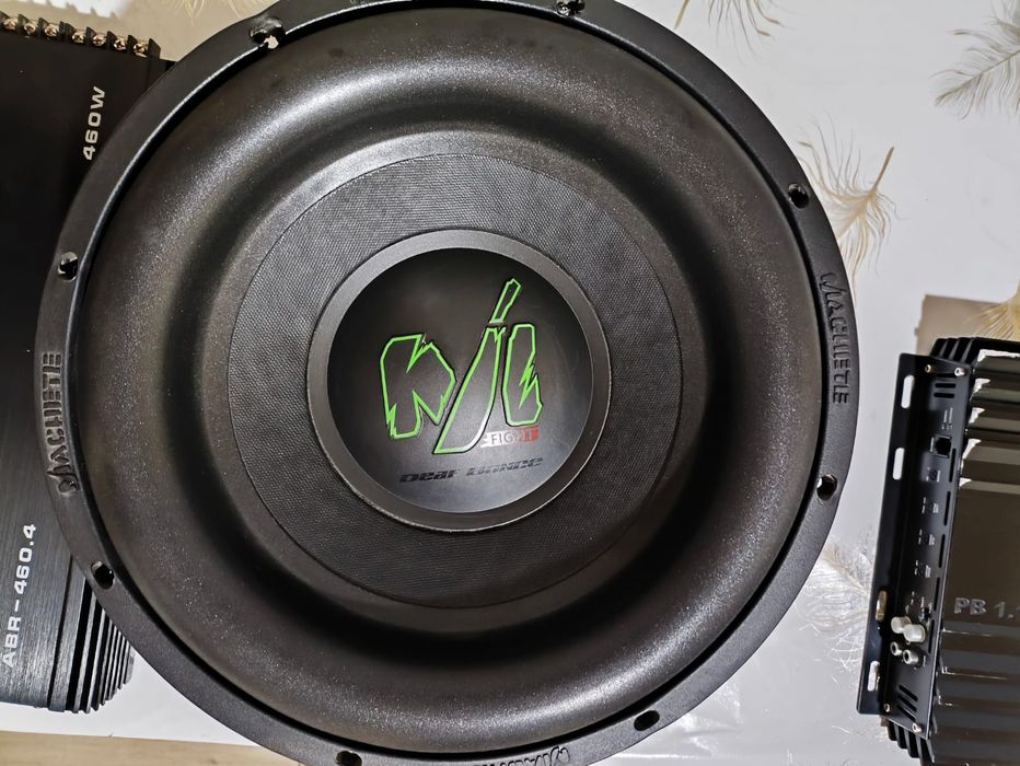 Продам сабвуфер , моноблок ,усилитель deaf bonce mahete urall jvc