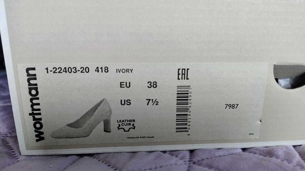 Велурени обувки, ток 6 см на Tamaris