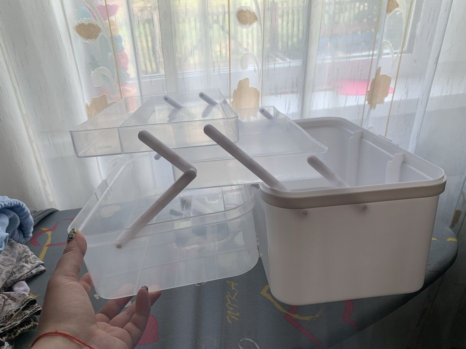 Пподам аптечку пластиковую