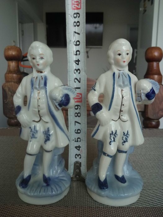 Стилно и красиво предложение.Обявената цена е за двете.