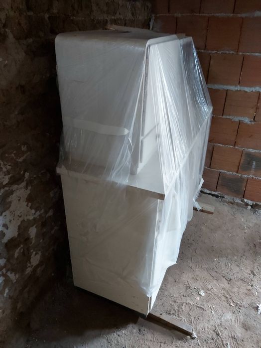 Продавам старинен бюфет