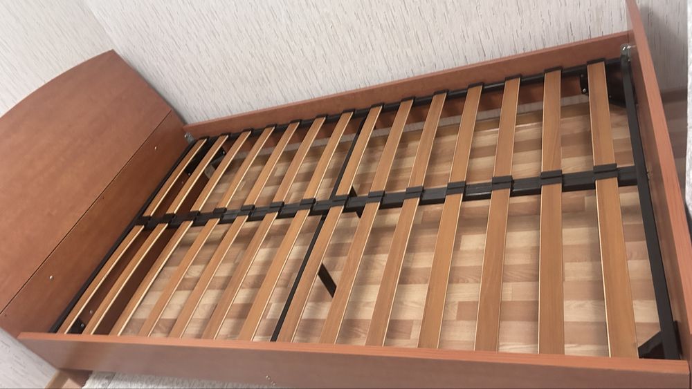 Кровать 1,2 * 2,0, в идеальном виде