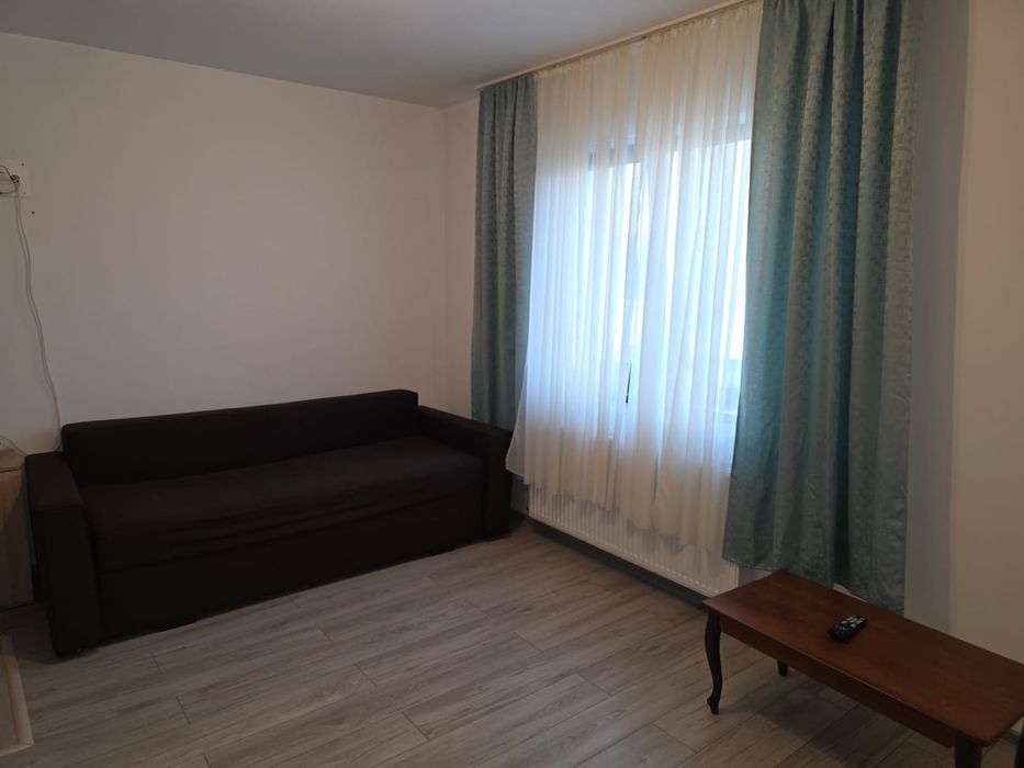 Garsoniera micuta dar coclcheta in bloc nou in Trivale City