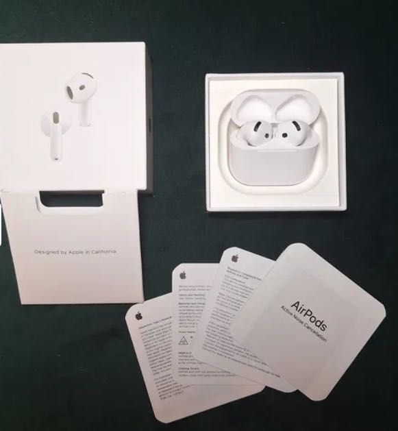 Casti AirPods 4 Apple