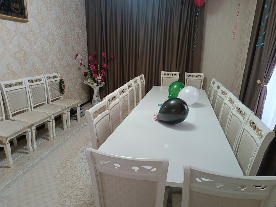 Стол со стульями