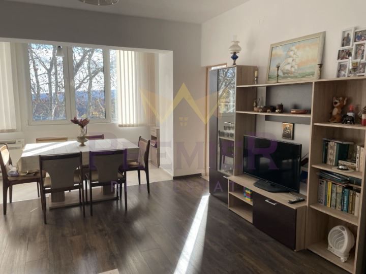 Дава се под наем Двустаен апартамент в Варна, ВИНС - 79 кв.м за 484.5 € - Снимка #2